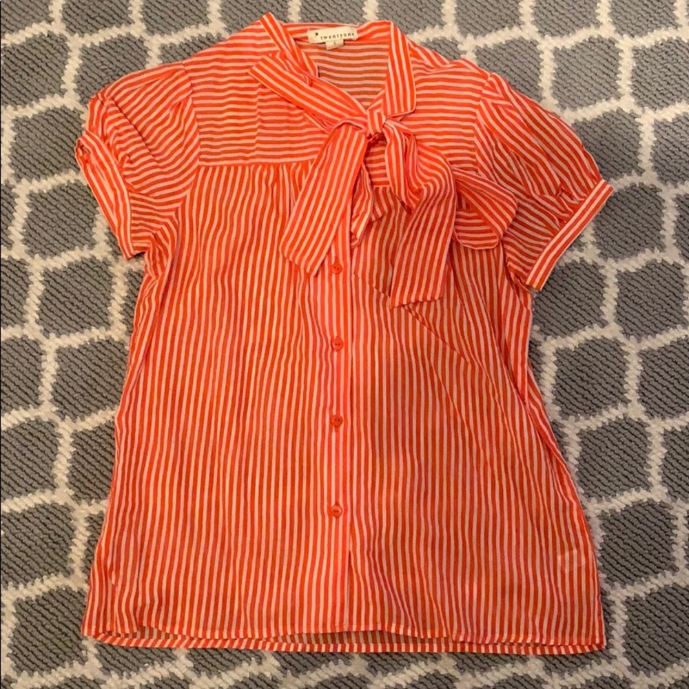 Incredible look!! Size small.